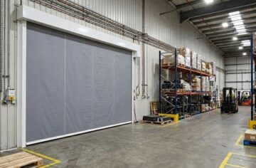 UK/FC2 fire curtain installed in warehouse