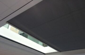 Horizontally closing fire curtain in office block.